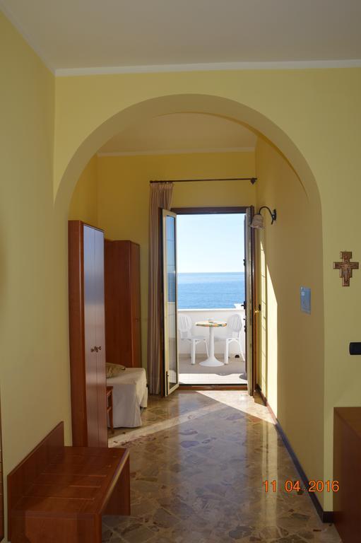 Camera Matrimoniale/Doppia con Letti Singoli con Vista Mare